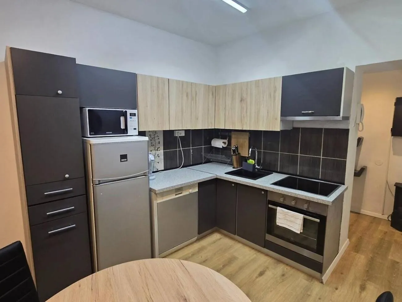 Diamond - 500 M From The Centar Apartment Split