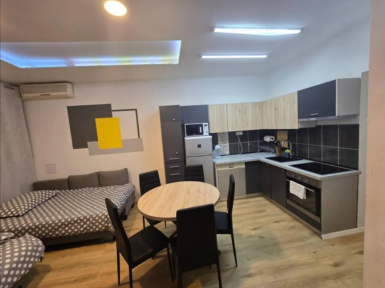 Diamond - 500 M From The Centar Apartment Split