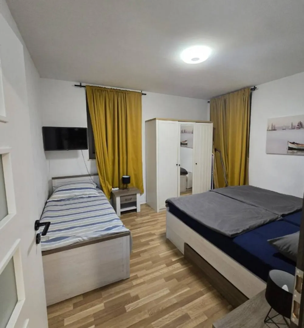Diamond - 500 M From The Centar Apartment Split